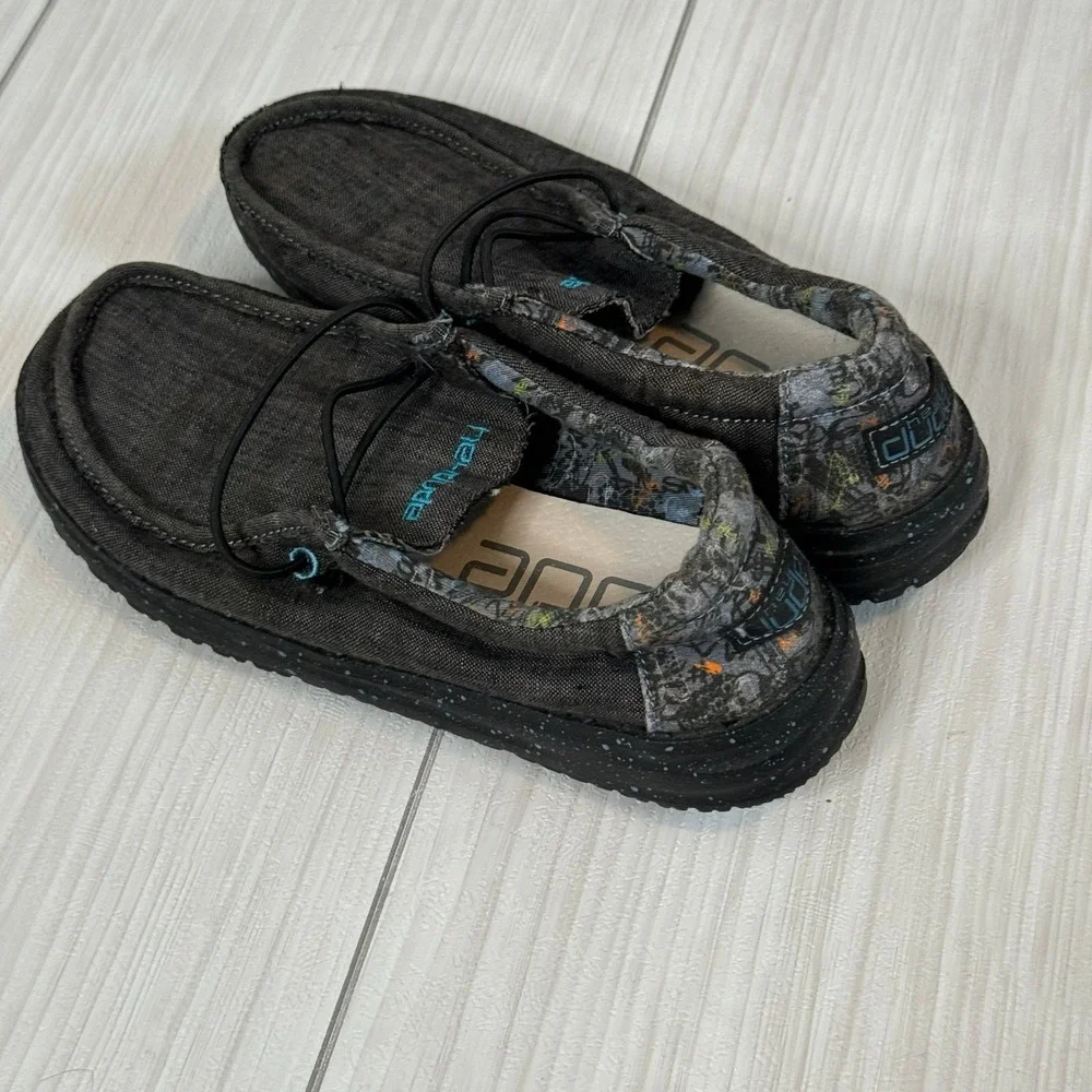 Hey Dude Wally Youth Chambray Wave Ride Shoes Black Denim Kids Size 3 US‎ Youth